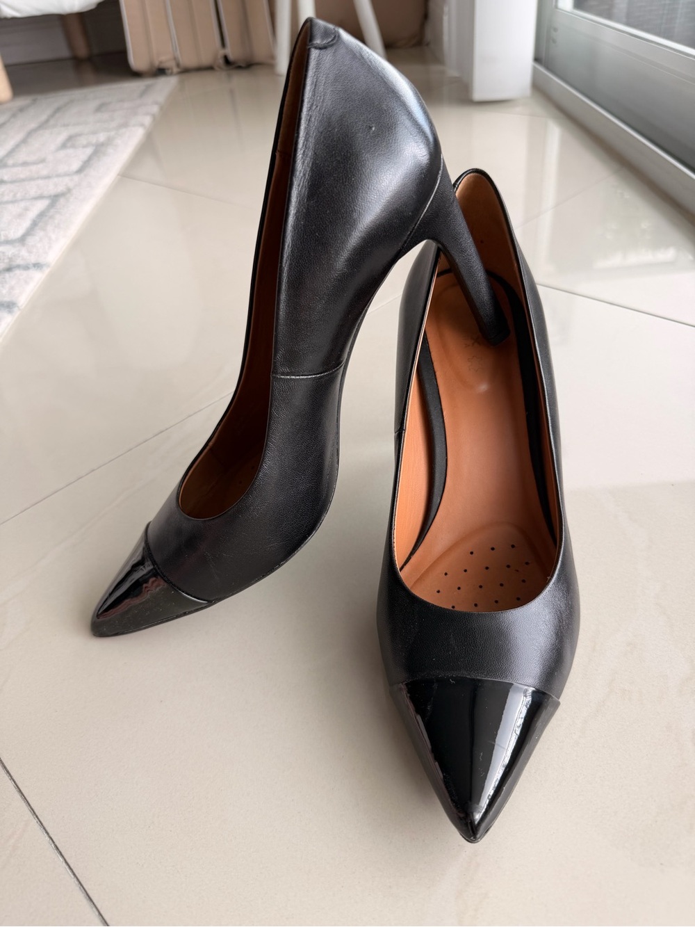 Geox black Italian nappa leather and patent court pumps